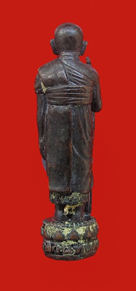 << วัดใจ เคาะเดียว 100 บาท >>รูปหล่อยืนถือไม้ท้าวหลวงปู่หงษ์ พรหมปัญโญ 