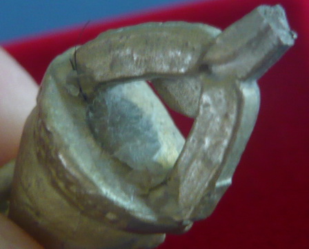 พระชัยวัฒน์(รุ่นแรกสุดๆ ) หลวงปู่คำบุ วัดกุดชมภู หล่อดินไทยโบราณ ไม่ตัดก้านเดิมๆ หายากสุดๆ