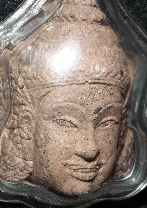 พระลักษณ์หน้าทอง เนื้อผง รุ่นแรก หลวงปู่กาหลง ปี49