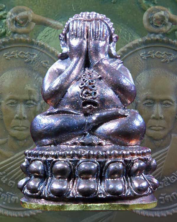 พระปิดตา รุ่นมหาลาภ มหาเศรษฐี เนื้อพิงค์โกลค์ ก้นทองคำ หลวงปู่คำบุ วัดกุดชมภู จ.อุบลราชธานี