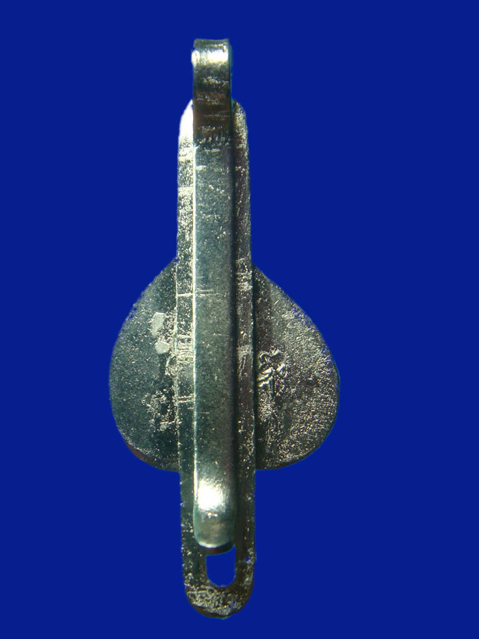 เหรียญแหนบหลวงพ่อเงิน วัดดอนยายหอม ใบโพธ์เนื้ออัลปาก้าหลังมียันต์ปั้มด้านหลัง