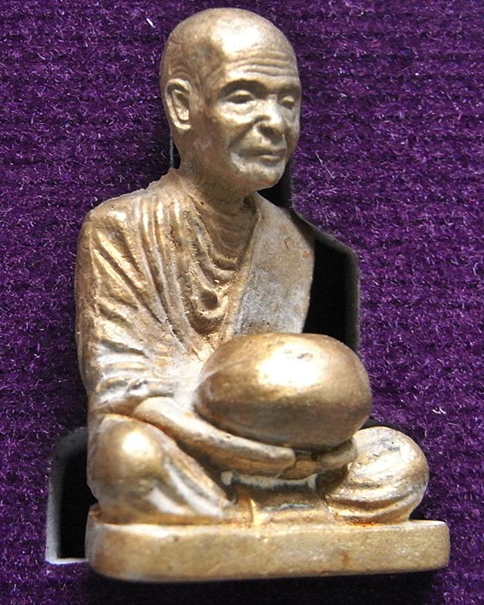 สมเเด็จโต พรหมรังษี รุ่นบาตรโตรับเงินล้าน นิตยสารอิสวาสุ