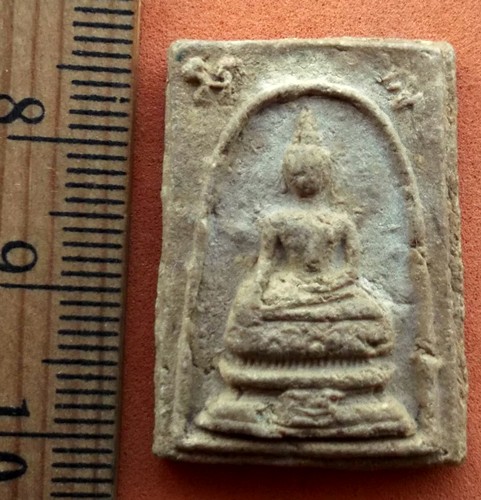 Oh568 พระผงไม่ทราบที่..แดง 10 บาท