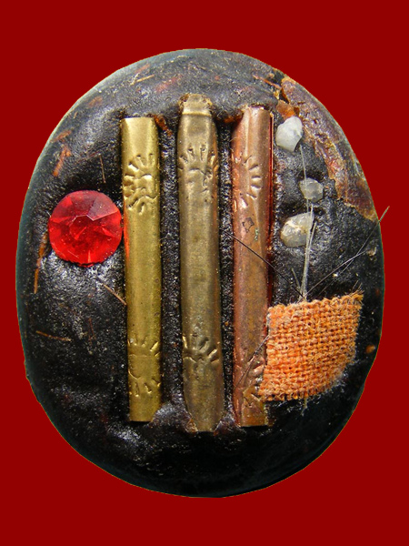 ล็อคเก็ตหลวงปู่หงษ์ รุ่นโชค ลาภ มหาเศรษฐี ปี 46