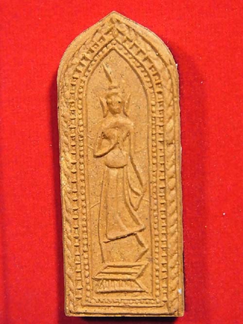 (((1157 เคาะเดียวแดง))) พระพิมพ์ลีลาซุ้มขีด (หนังตะลุง) กลับด้าน หลวงปู่เจือ ปี 2552