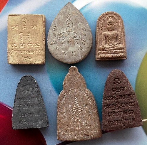 แดง 60 บาท รวมพระเนื้อผง 6 องค์ ....... *** Ph889