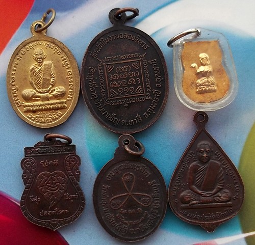 แดง 60 บาท รวมเหรียญพระพุทธ 6 เหรียญ ....... *** Ph883