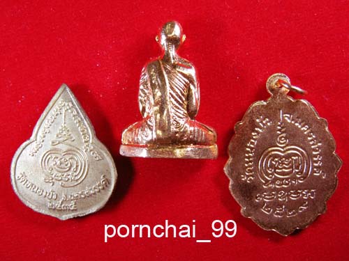 หลวงพ่อเดิม หลวงพ่ออ๋อยวัดหนองบัวปลุกเสกเคาะเดียว 3 องค์