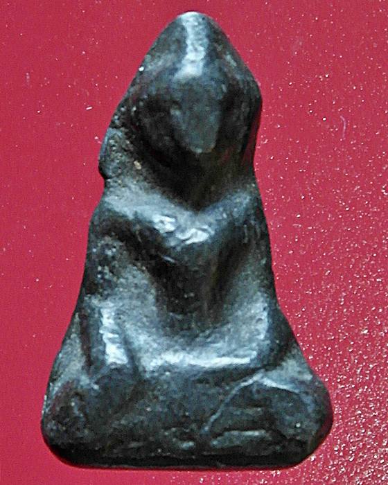 พระท่ากระดานน้อย กรุวัดศาลเจ้า จ.ราชบุรี เนื้อชินตะกั่วสนิมแดง  ติดรางวัลที่ 3  