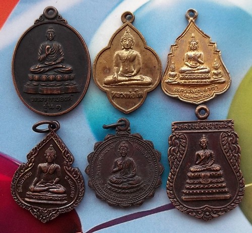 แดง 60 บาท รวมเหรียญพระพุทธ 6 เหรียญ ....... *** Ph884