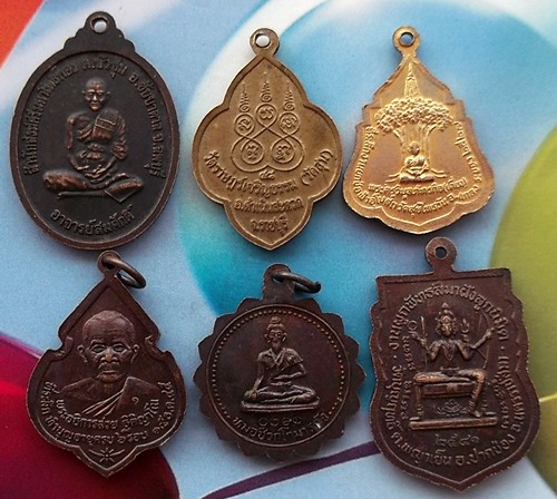 แดง 60 บาท รวมเหรียญพระพุทธ 6 เหรียญ ....... *** Ph884