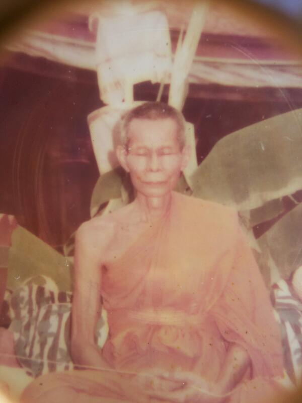 รูปถ่ายหลวงพ่อพรหม วัดขนอนเหนือ เลี่ยมเงินกันน้ำมีจารมือ 3000ปิดคับ