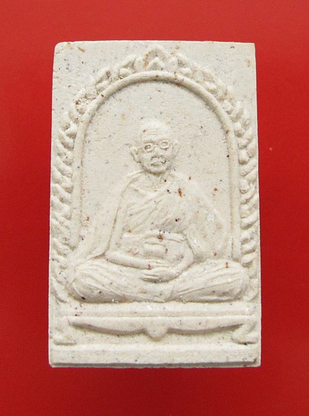 < วัดใจ เคาะเดียว 80 บาท >พระผงมหามงคลโภคทรัพย์ หลวงปู่ครูบาดวงดี ปี 35  กล่องเดิม
