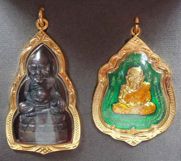 (((วัดใจเคาะเดียว 10 บาท))) 1 ชุด 3 องค์ หลวงปู่ทวด หมื่นยันต์ รุ่นรวยหายห่วง ชุดพิเศษทอดกฐิน...