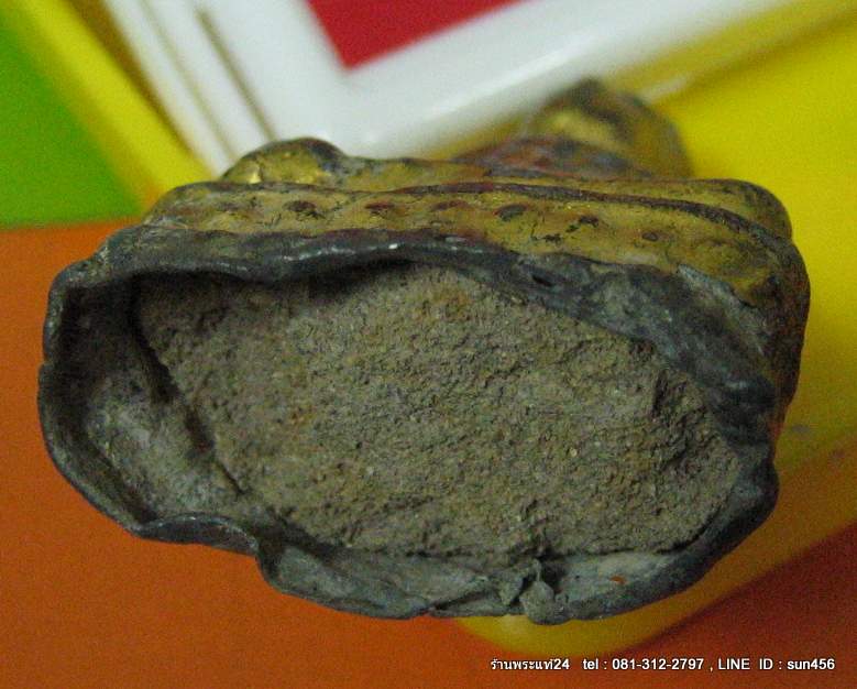 พระรัตนะ ยุครัตนโกสินทร์ พิมพ์ปางมารวิชัย พิมพ์ใหญ่ องด์นี้ ลัก ,ชาด ,ก้นดินไทย ทองเก่าเดิมๆแท้