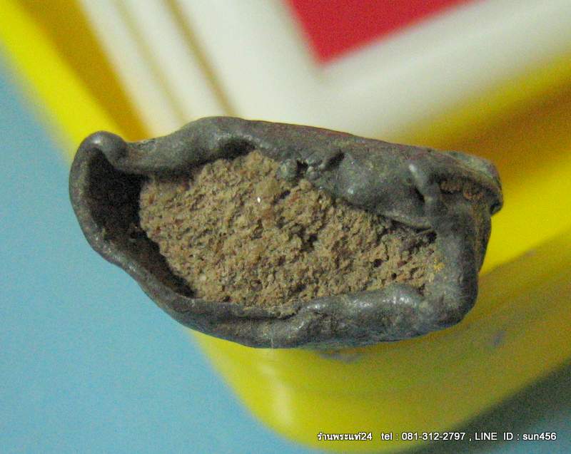 พระรัตนะ ยุครัตนโกสินทร์ พิมพ์ปางมารวิชัย องด์นี้ ลัก ,ชาด ,ก้นอุดดินไทย ทองเก่าเดิมๆแท้