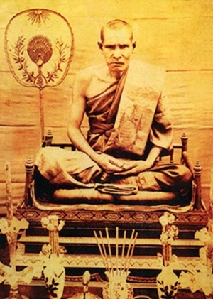 ตะกรุดพิสมรใบลานบังปืนหลวงพ่อแก้ววัดพวงมาลัย 3 แบ่งไปบูชาไม่แพง