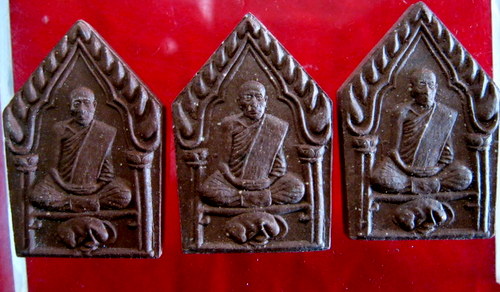 แบบนี่ไม่เก็บได้หรอ....หลวงปู่คำบุ รุ่นฉลองวิหาร ทันท่านเสกแน่นนอนคับ จัดไปสามเลยคับ