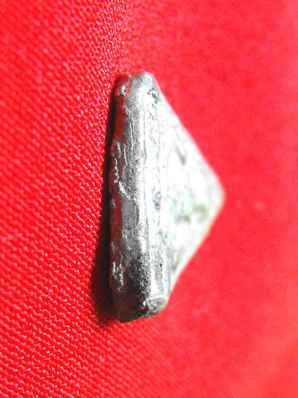 พระร่วงเข่ากว้าง กรุวัดเขาพนมเพลิง จ.สุโขทัย