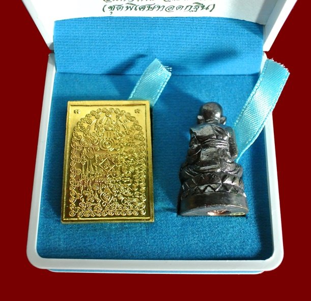 ( 1 ชุด 3 องค์ ) หลวงปู่ทวด หมื่นยันต์ รุ่นรวยหายห่วง ชุดพิเศษทวดกฐิน พร้อมกล่องกำมะหยี่สวยหรู