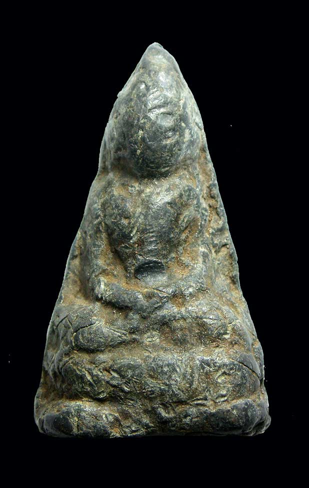 พระร่วงนั่ง เนื้อตะกั่วสนิมแดง จ.ลพบุรี