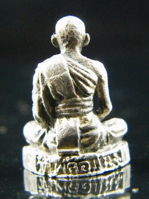 รูปหล่อ เนื้อเงิน หลวงพ่อพูล วัดไผ่ล้อม นครปฐม รุ่น 1 (หายากมาก)