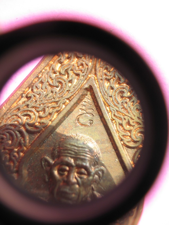 หลวงปู่กาหลงเขี้ยวแก้ว รุ่น สรงน้ำ ปี 51 เลข ๘๑๑