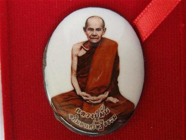 ล็อคเก็ตอภิมหาเศรษฐีธรรม สุดยอดมวลสารพระบรมสารีริกธาตุ พระธาตุลป.มั่นและเกศา อัฐิธาตุมากมายเคาะเดียว