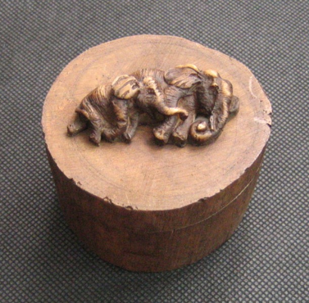 กล่องไม้สักสำหรับใส่พระ,เครื่องประดับ ฯลฯ ราคาไม่แพงครับ