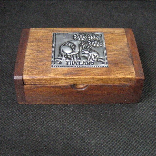 กล่องไม้สักสำหรับใส่พระ,เครื่องประดับ ฯลฯ ราคาไม่แพงครับ