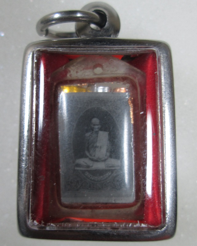 รูปถ่ายเข่าเกยหลังตะกุด  หลวงพ่อพรหม ปี15  วัดช่องแค
