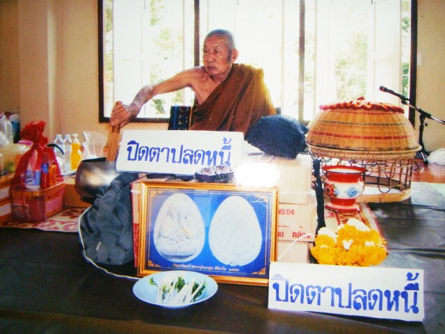 พระปิดตาปลดหนี้ ฝังตะกรุดเงิน 5 องค์ สวยมากครับ 