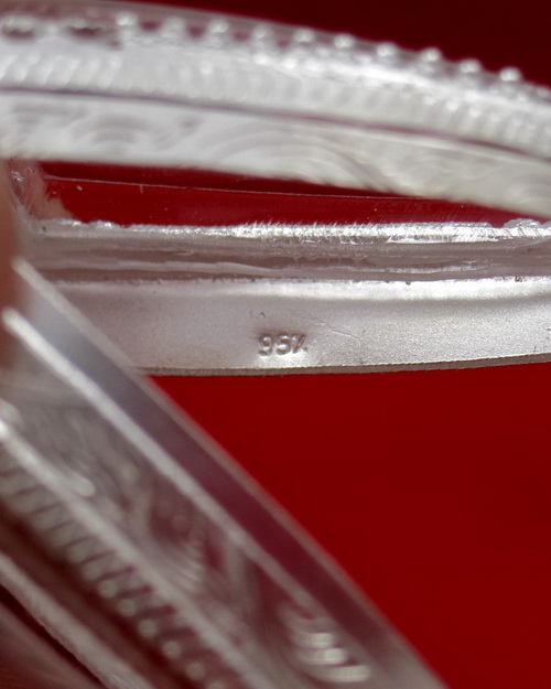 ตลับเงิน 95% ลงยาสุโขทัย มือหนึ่ง สำหรับใส่เหรียญรูปไข่ทั่วไป