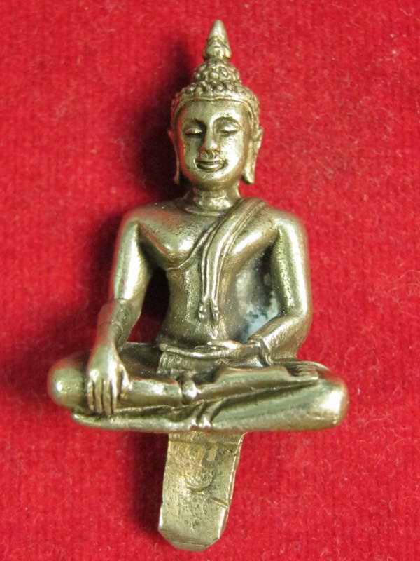 พระยอดธงโฆษปัญโญ รุ่นแรก ลป.คำ พันธ์ พิมพ์ใหญ่ เนื้อฆ้องเก่า ปี39