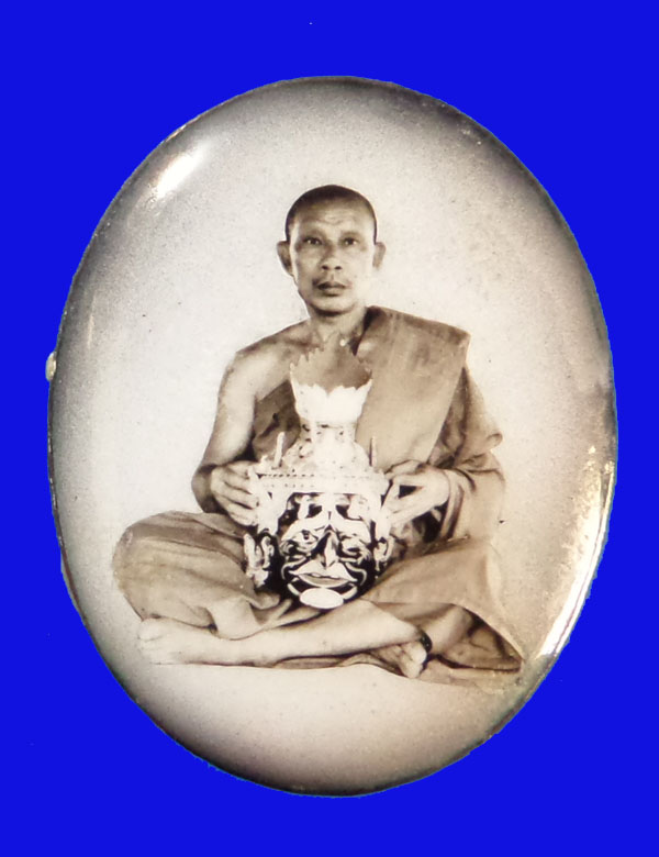 ล๊อกเกตรุ่นแรก หลวงพ่อสุพจน์ ฉากซีเปีย