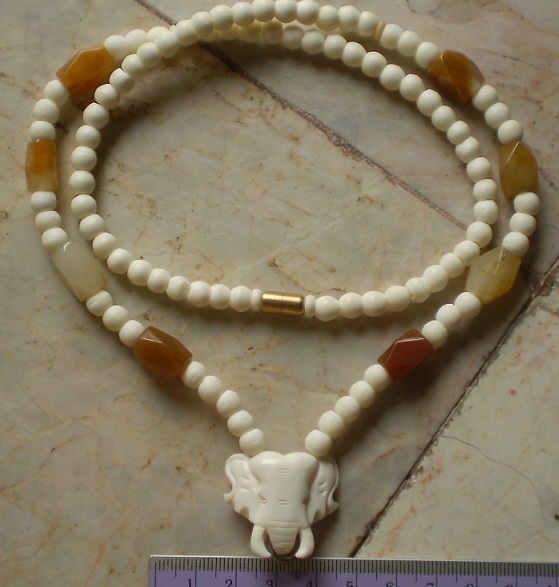 สร้อยกระดูกช้างบ  สลับหินธรรมชาติ  เคาะเดียว 