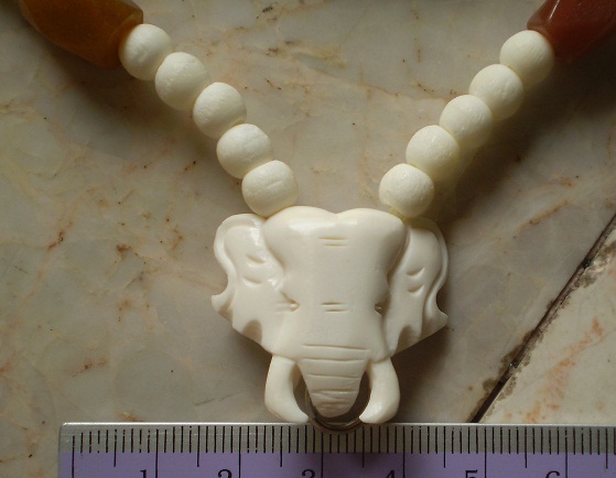 สร้อยกระดูกช้างบ  สลับหินธรรมชาติ  เคาะเดียว 