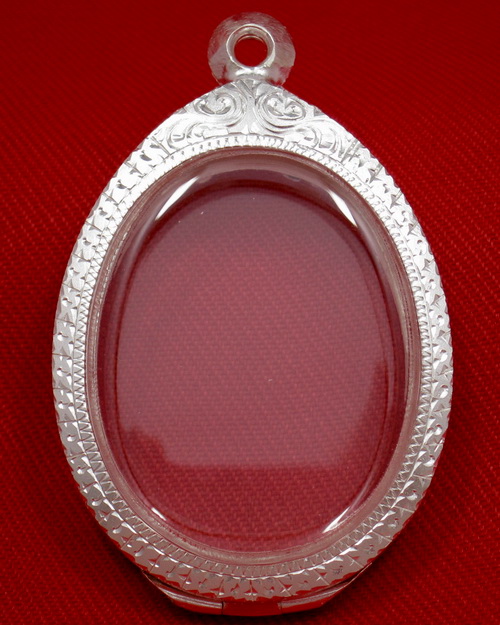 ตลับเงิน 95% สำหรับใส่เหรียญปิดตา ลป แก้ว รุ่นแรก ปี19 ปรกแปดรอบไตรมาสห่วงเชื่อม หลวงปู่ทิมและรูปไข่