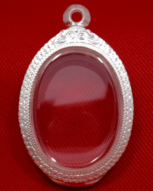 ตลับเงิน 95% สำหรับใส่เหรียญเจริญพร หลวงปู่ทิม,เหรียญสรงน้ำ หลวงพ่อพรหมและเหรียญรูปไข่ทั่วไป