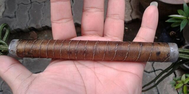 ตะกรุดหลวงจารมือพ่อทองหยิบ วัดบ้านกลาง อ่างทอง ขนาด 6 นิ้ว