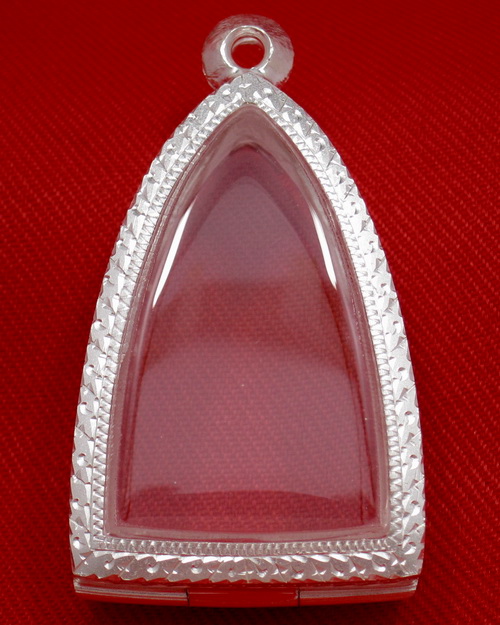 ตลับเงิน 95% สำหรับใส่พระพิมพ์หลังเตารีดใหญ่ (ปั้มซ้ำ) ปี2505 หลวงปู่ทวด และพระหลังเตารีด พิมพ์ใหญ่ 