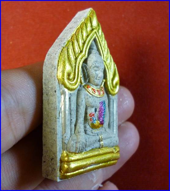 พระขุนแผนอุ้มไก่ทาทองฝังตะกรุดเงิน5 ดอก หลังแมงมุมทอง พอจ.เล็ก ถ้ำเขาน้อย เพชรบุรี g2