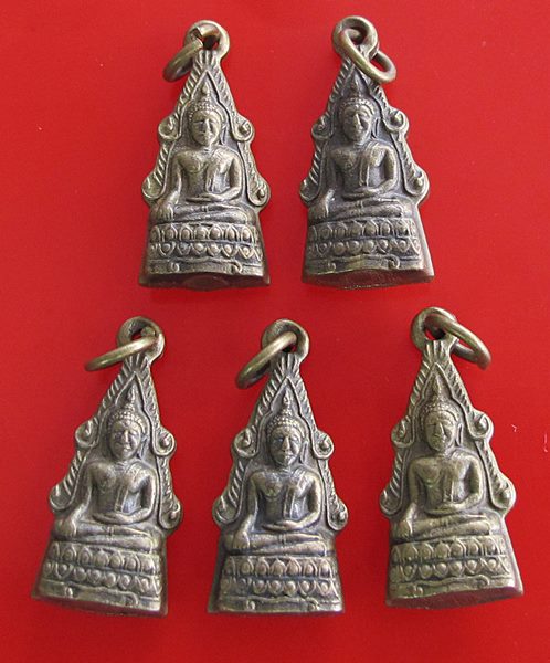 << วัดใจ เคาะเดียว 300 บาท >>พระกริ่งชินราช เนื้อทองเหลือง ปี 500 วัดพระศรีมฯ 5 องค์ ชุด 2
