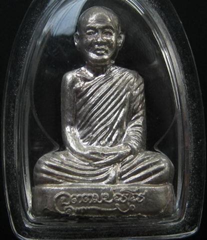 รูปเหมือนปั๊มห่มมังกร(แก้วสารพัดนึก) หลวงพ่อชำนาญ วัดบางกุฎี ทอง เนื้อเงิน ไตรมาส ปี 53 เคาะเดียว