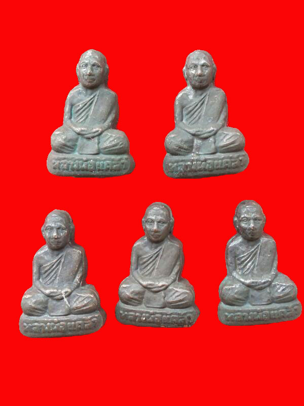 รูปเหมือนหลวงพ่อแคล้ว วัดดอนเมือง เคาะเดียว 5องค์ครับ