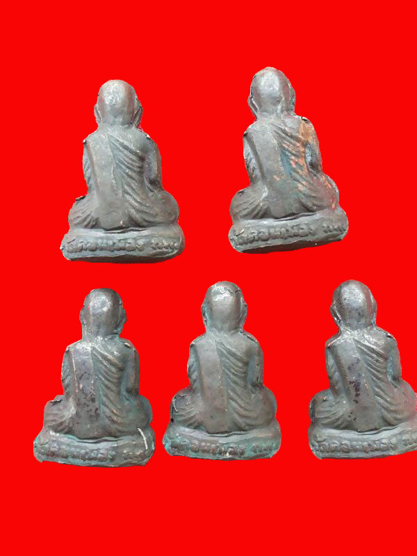 รูปเหมือนหลวงพ่อแคล้ว วัดดอนเมือง เคาะเดียว 5องค์ครับ