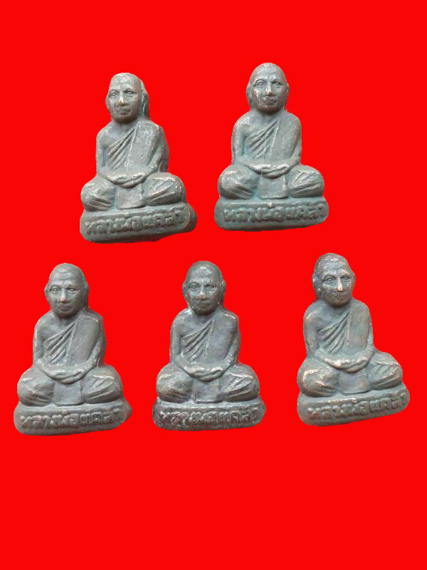 รูปเหมือนหลวงพ่อแคล้ว วัดดอนเมือง เคาะเดียว 5องค์ครับ