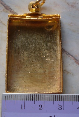 ตลับเงิแปิดหลับง  ชุบทองแท้ ใส่พระสมเด็จ  เคาะเดียว 