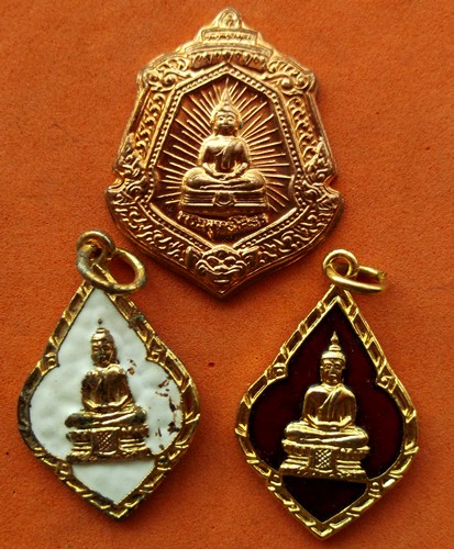 Oi675 เหรียญพระพุทธโสธร .....แดง 60 บาท