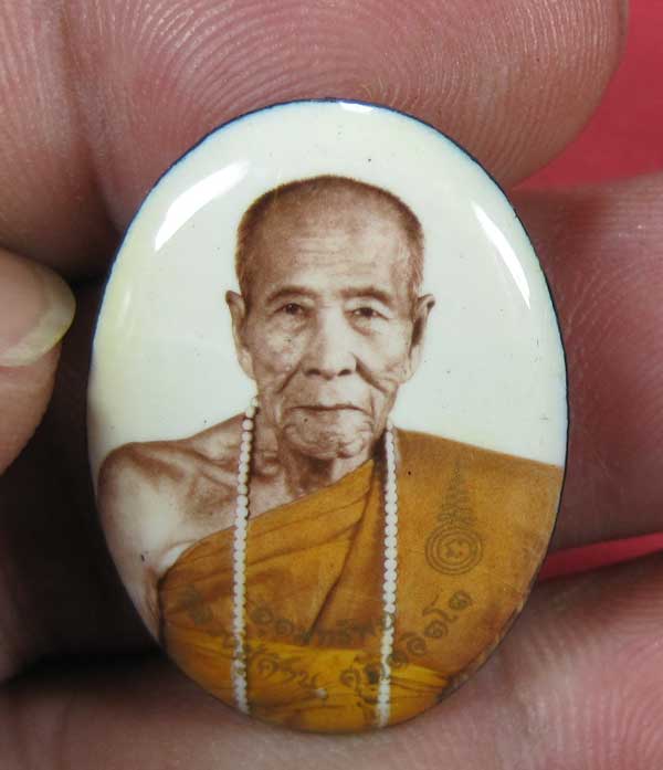 ล๊อกเก็ตฉากขาวทอง รุ่นสุดท้าย หลวงปู่คำบุ คุตฺตจิตฺโต วัดกุดชมภู จ.อุบลราชธานี รุ่นอุดมทรัพย์